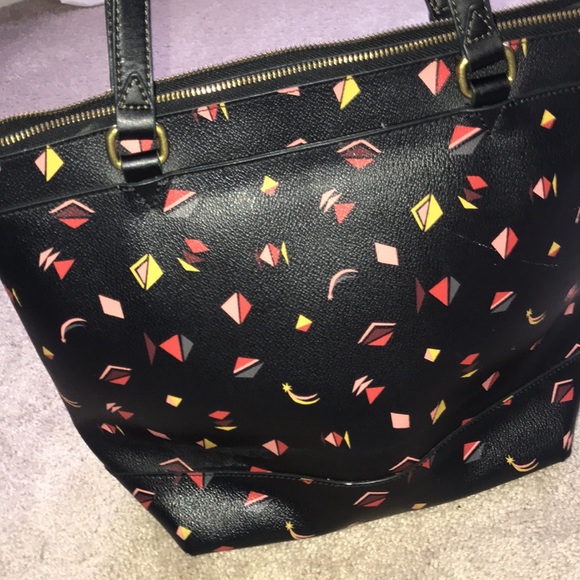 Black with Print design Fossil Tote - Picture 4 of 11